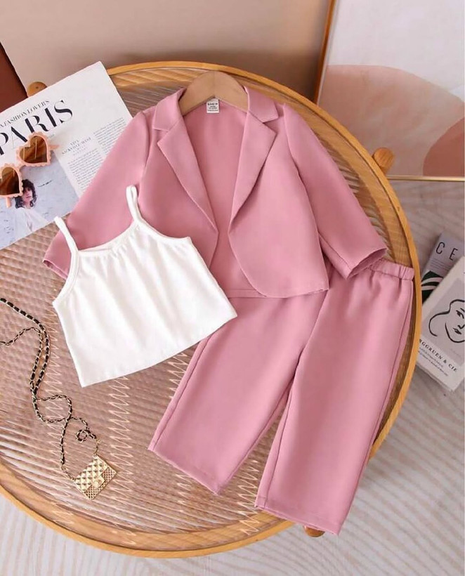 ست کت کراپ شلوار دخترانه مدل ژینوس شیکسون نمای نزدیک پارچه و دوخت تمیز