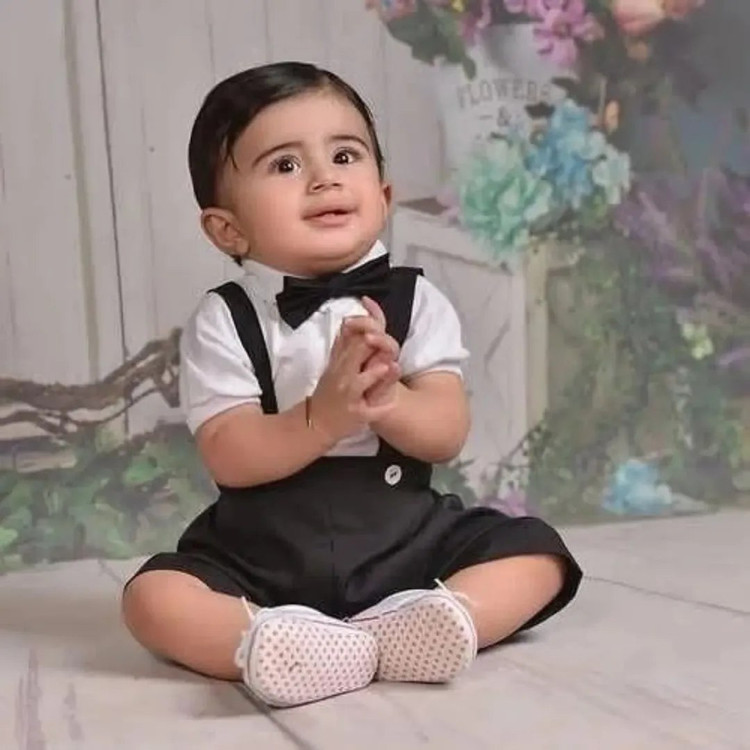 ست ۳ تکه پیراهن بادی و شلوارک ساسبندی مدل پوریا برند شیکسون مناسب مجالس نوزادی